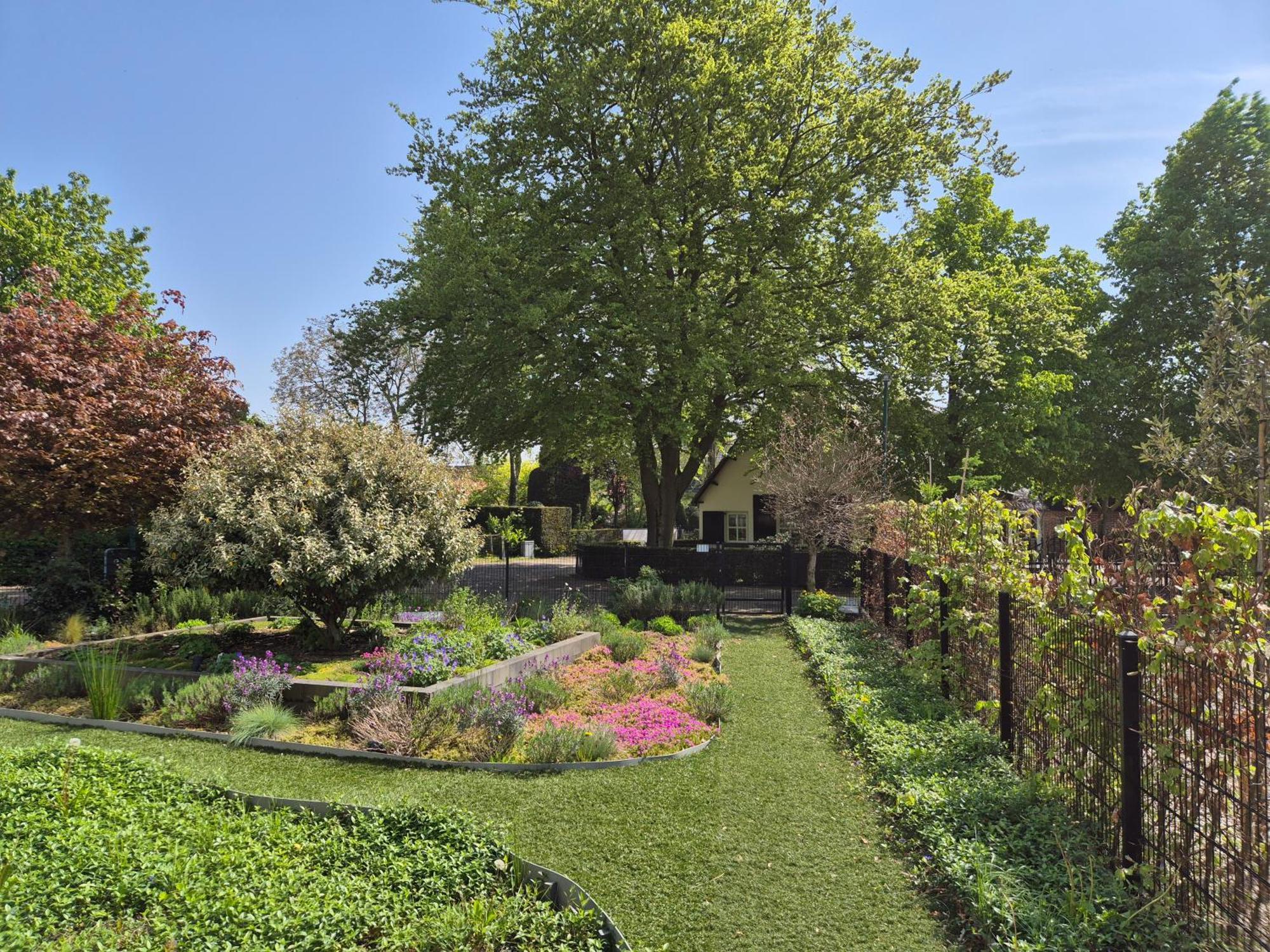 B & B De Elsterberg Elst  ภายนอก รูปภาพ